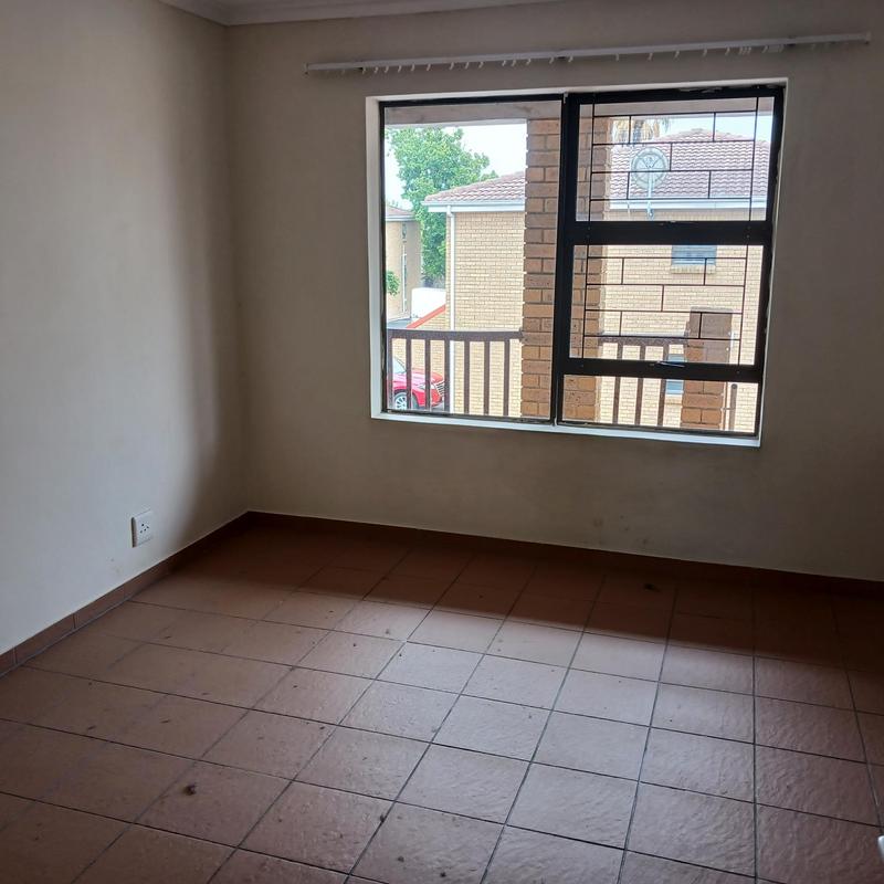 2 Bedroom Property for Sale in Oakglen Western Cape